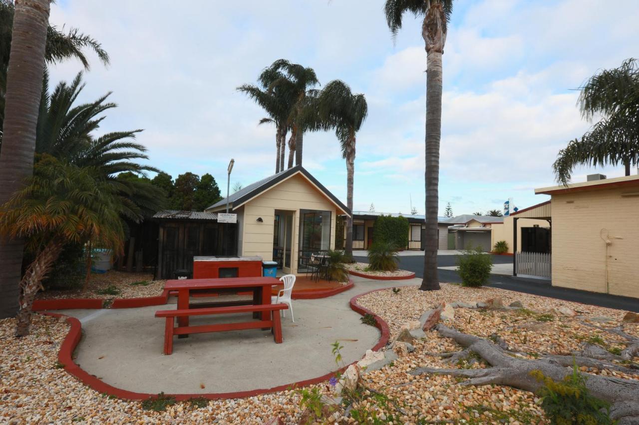 The Esplanade Motel Lakes Entrance Zewnętrze zdjęcie